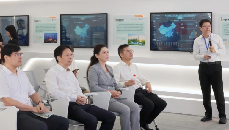 市社科院（社科聯）黨組書記何新紅率隊赴南方科技大學調研